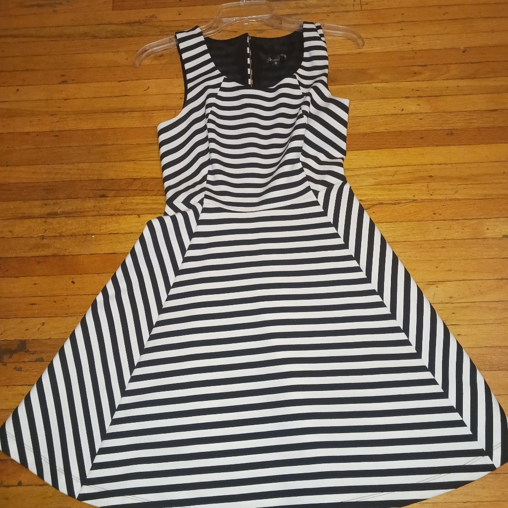 EXPRESS PIN STRIP DRESS - Picture 4 of 6